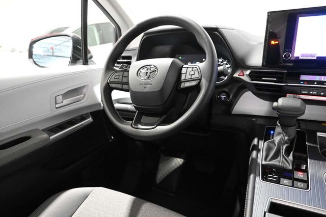 2026 Toyota Sienna LE FWD 8-Passenger - 22993298 - 25