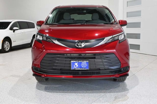 2026 Toyota Sienna LE FWD 8-Passenger - 22993298 - 3