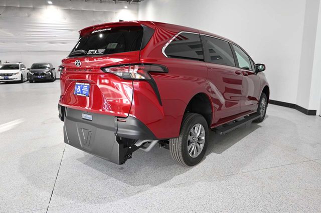 2026 Toyota Sienna LE FWD 8-Passenger - 22993298 - 5