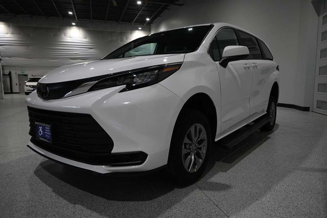 2026 Toyota Sienna LE FWD 8-Passenger - 22993883 - 9