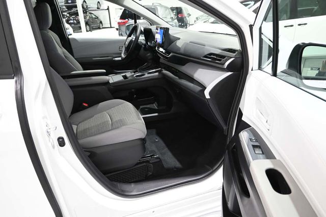 2026 Toyota Sienna LE FWD 8-Passenger - 22993883 - 14