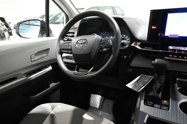 2026 Toyota Sienna LE FWD 8-Passenger - 22993883 - 21