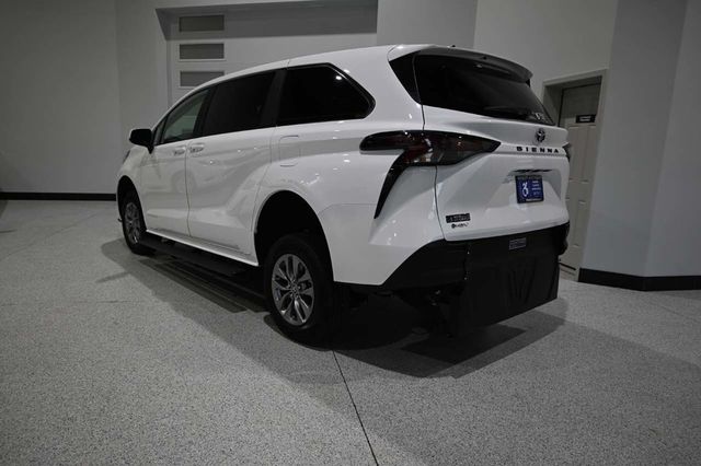 2026 Toyota Sienna LE FWD 8-Passenger - 22993883 - 7