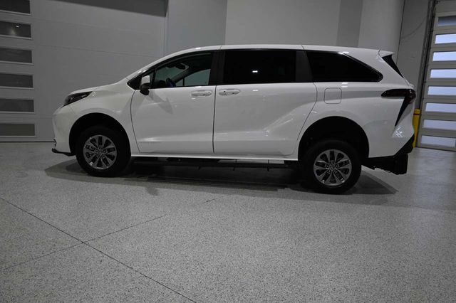 2026 Toyota Sienna LE FWD 8-Passenger - 22993883 - 8