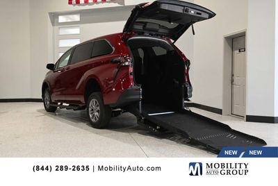 2026 Toyota Sienna - 5TDKRKEC3TS300758