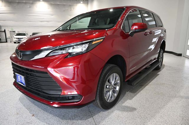 2026 Toyota Sienna LE FWD 8-Passenger - 22997874 - 9