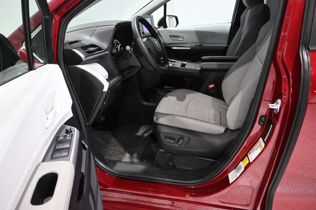 2026 Toyota Sienna LE FWD 8-Passenger - 22997874 - 12