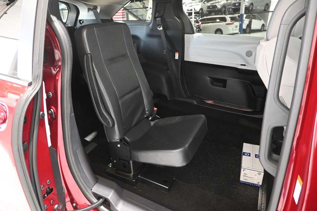 2026 Toyota Sienna LE FWD 8-Passenger - 22997874 - 16