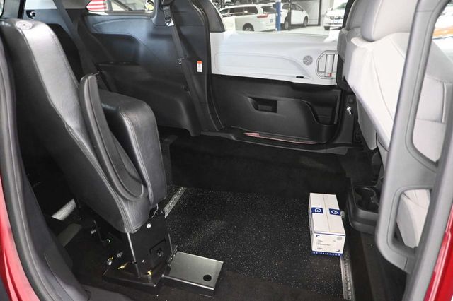 2026 Toyota Sienna LE FWD 8-Passenger - 22997874 - 17