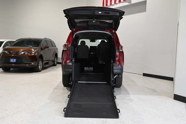 2026 Toyota Sienna LE FWD 8-Passenger - 22997874 - 18