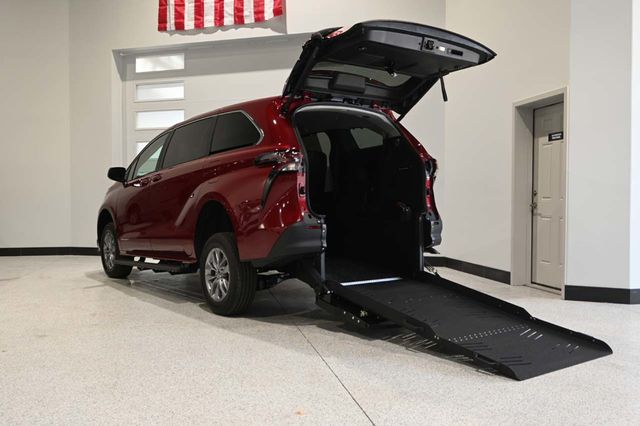 2026 Toyota Sienna LE FWD 8-Passenger - 22997874 - 1