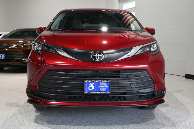 2026 Toyota Sienna LE FWD 8-Passenger - 22997874 - 3