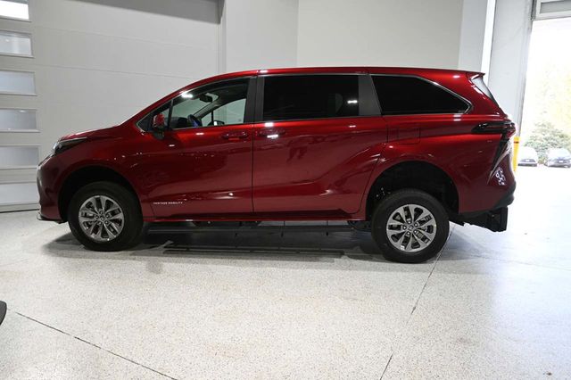 2026 Toyota Sienna LE FWD 8-Passenger - 22997874 - 8