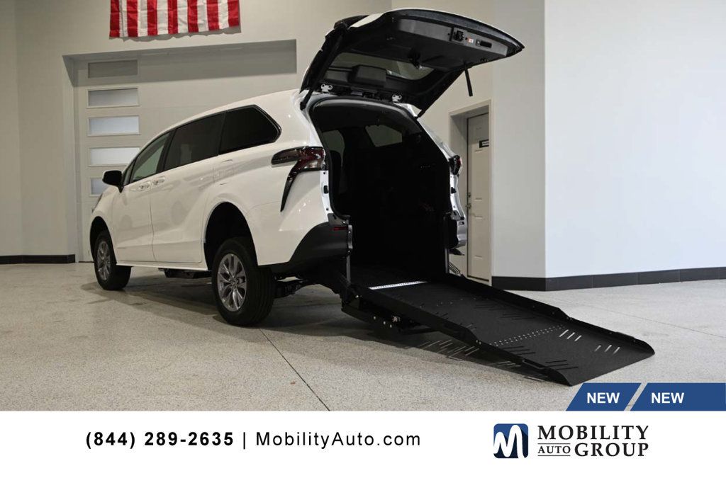 2026 Toyota Sienna LE FWD 8-Passenger - 23001716 | Video 1