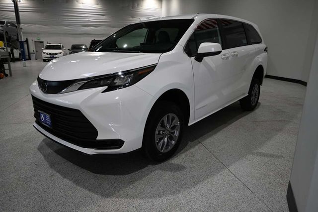 2026 Toyota Sienna LE FWD 8-Passenger - 23001716 - 9