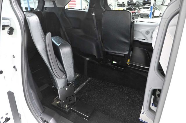 2026 Toyota Sienna LE FWD 8-Passenger - 23001716 - 17