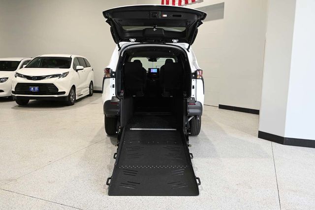 2026 Toyota Sienna LE FWD 8-Passenger - 23001716 - 18