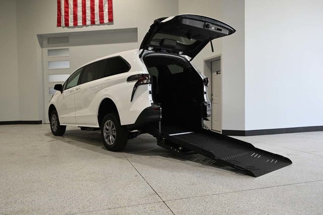 2026 Toyota Sienna LE FWD 8-Passenger - 23001716 - 1