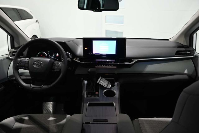 2026 Toyota Sienna LE FWD 8-Passenger - 23001716 - 22