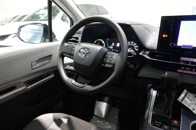 2026 Toyota Sienna LE FWD 8-Passenger - 23001716 - 24