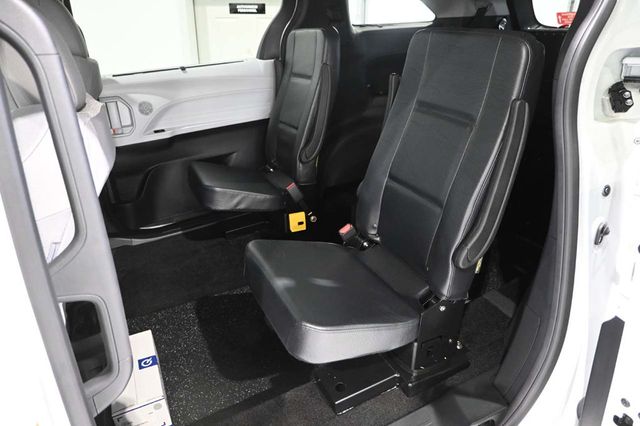 2026 Toyota Sienna LE FWD 8-Passenger - 23001716 - 27