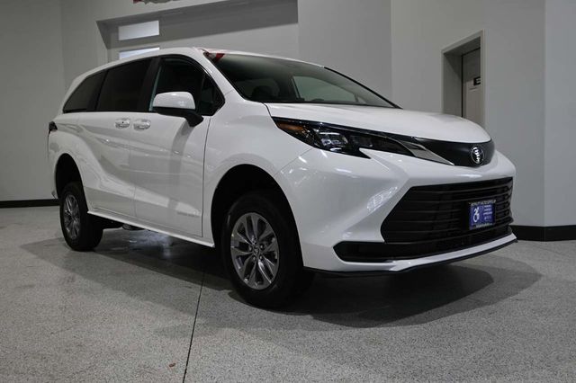 2026 Toyota Sienna LE FWD 8-Passenger - 23001716 - 2