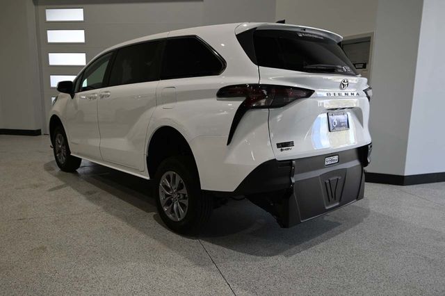 2026 Toyota Sienna LE FWD 8-Passenger - 23001716 - 7