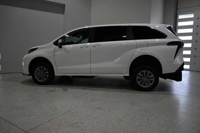 2026 Toyota Sienna LE FWD 8-Passenger - 23001716 - 8