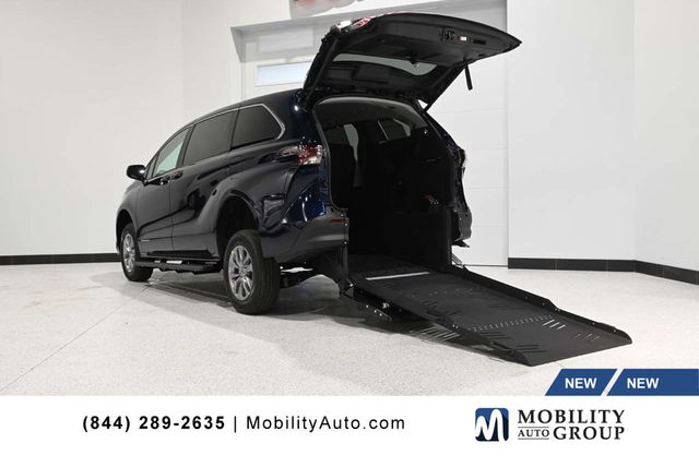 2026 Toyota Sienna LE FWD 8-Passenger - 23003839 - 0