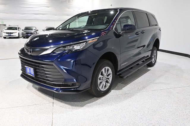 2026 Toyota Sienna LE FWD 8-Passenger - 23003839 - 9