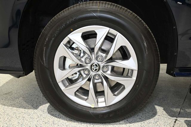 2026 Toyota Sienna LE FWD 8-Passenger - 23003839 - 11