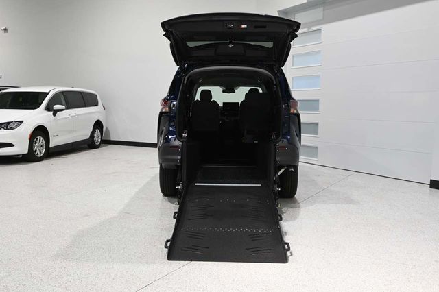 2026 Toyota Sienna LE FWD 8-Passenger - 23003839 - 18