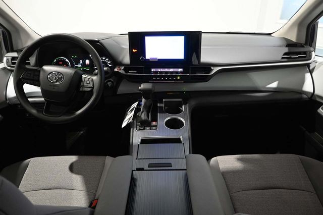 2026 Toyota Sienna LE FWD 8-Passenger - 23003839 - 22
