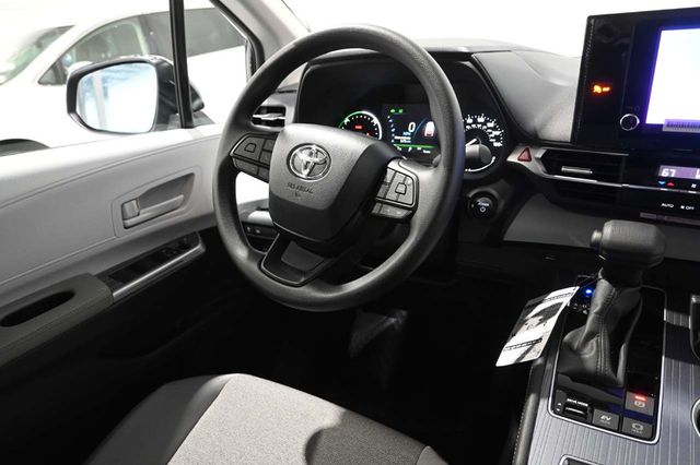 2026 Toyota Sienna LE FWD 8-Passenger - 23003839 - 24