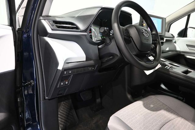 2026 Toyota Sienna LE FWD 8-Passenger - 23003839 - 28