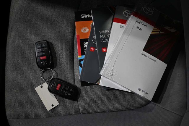 2026 Toyota Sienna LE FWD 8-Passenger - 23003839 - 37