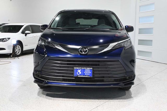 2026 Toyota Sienna LE FWD 8-Passenger - 23003839 - 3