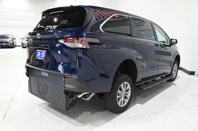 2026 Toyota Sienna LE FWD 8-Passenger - 23003839 - 5