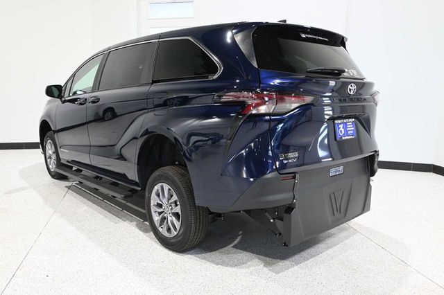 2026 Toyota Sienna LE FWD 8-Passenger - 23003839 - 7