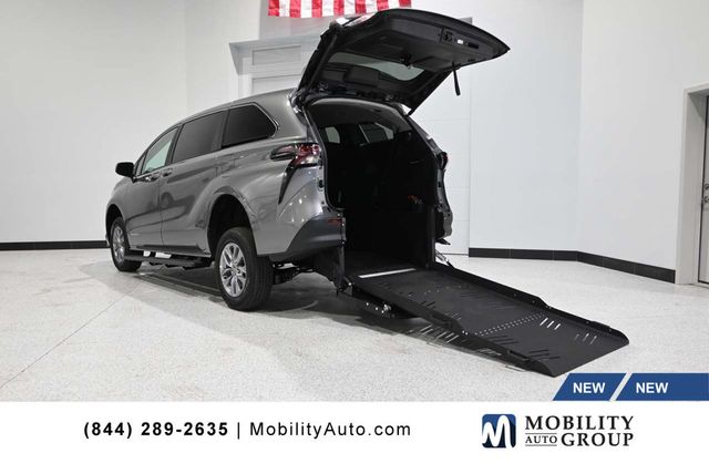 2026 Toyota Sienna LE FWD 8-Passenger - 23005161 - 0