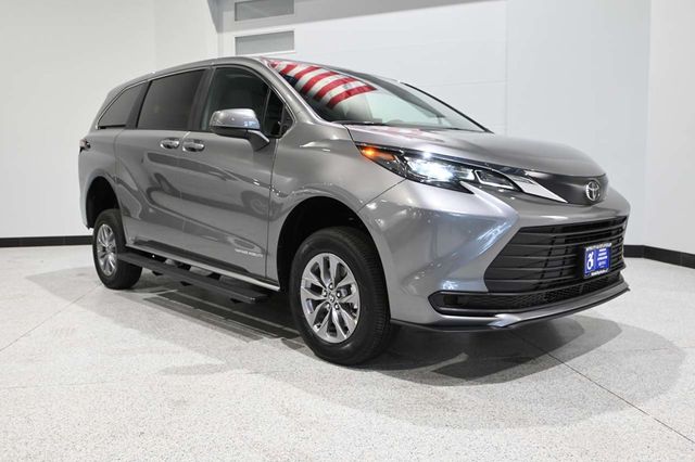 2026 Toyota Sienna LE FWD 8-Passenger - 23005161 - 9