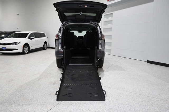 2026 Toyota Sienna LE FWD 8-Passenger - 23005161 - 17