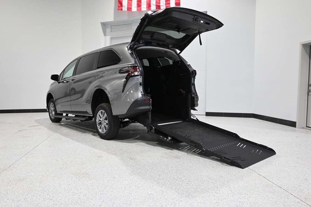 2026 Toyota Sienna LE FWD 8-Passenger - 23005161 - 1