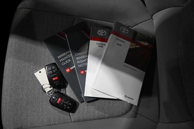 2026 Toyota Sienna LE FWD 8-Passenger - 23005161 - 34