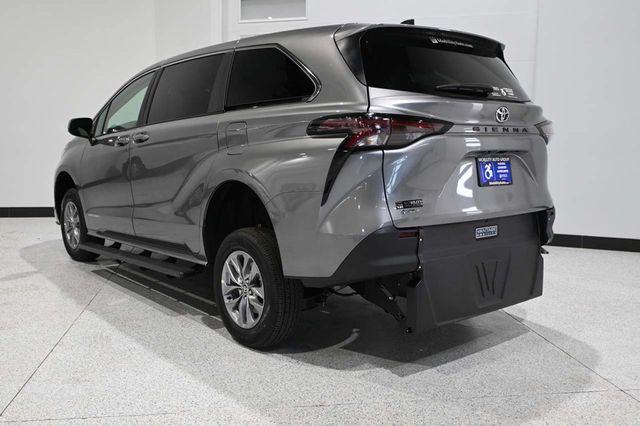 2026 Toyota Sienna LE FWD 8-Passenger - 23005161 - 7