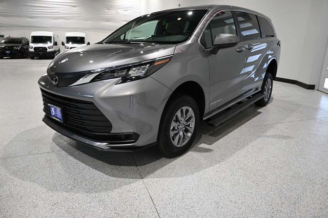 2026 Toyota Sienna LE FWD 8-Passenger - 23008607 - 9