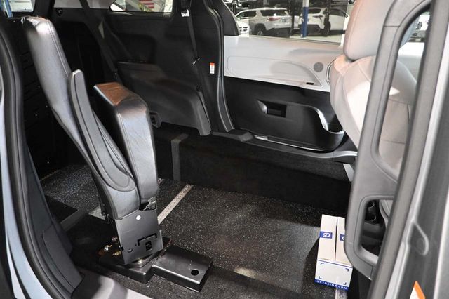 2026 Toyota Sienna LE FWD 8-Passenger - 23008607 - 17