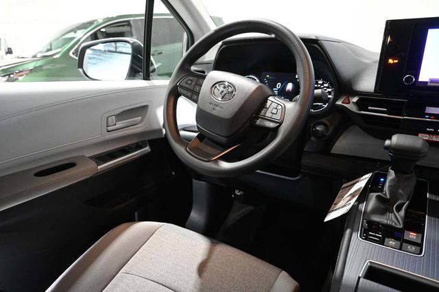 2026 Toyota Sienna LE FWD 8-Passenger - 23008607 - 24