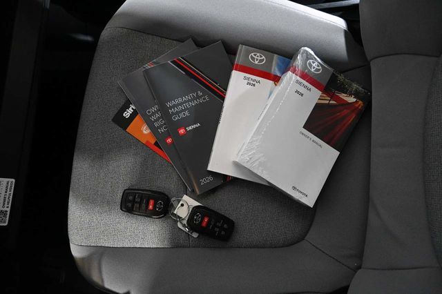 2026 Toyota Sienna LE FWD 8-Passenger - 23008607 - 38