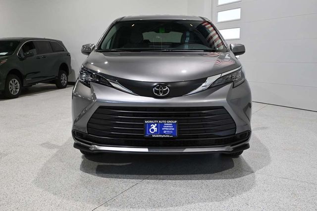 2026 Toyota Sienna LE FWD 8-Passenger - 23008607 - 3